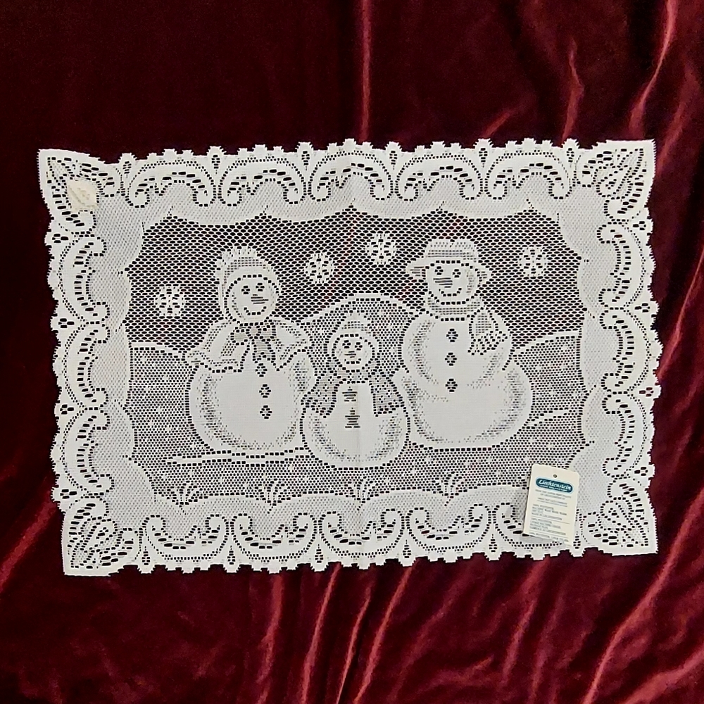 Great Bay Lace Company Liechtenstein Collection Snowman Family Placemat